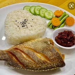 ชุดข้าวปลาสลิดทอด