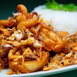 หมึกทอดกระเทียม กัปข้าว
