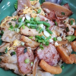 คั่วไก่ + เบคอน พิเศษ