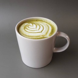 Hot Matcha Latte มัทฉะลาเต้ร้อน