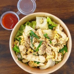 ก๋วยเตี๋ยวเส้นบุกคั่วไก่