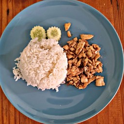 ไก่ผัดกระเทียม ราดข้าว