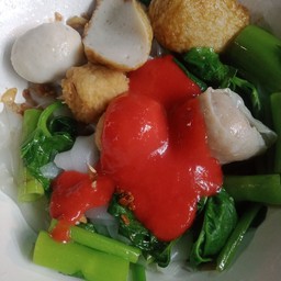 ก๋วยเตี๋ยว เส้นใหญ่  เย็นตาโฟ แห้ง