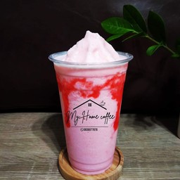 สตรอเบอร์รี่นมสดปั่น (Strawberry milk smoothie)