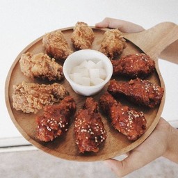 ไก่ทอดเกาหลี ผสม รสสวีทสไปซี่ และ ซอยกาลิก