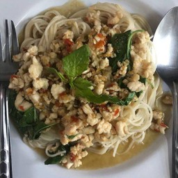 สปาเก็ตตี้กะเพราไก่สับ