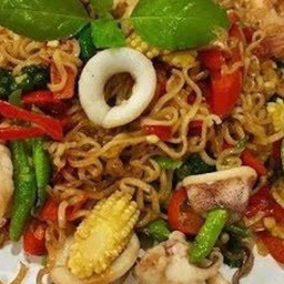 ผัดมาม่าขี้เมาทะเล