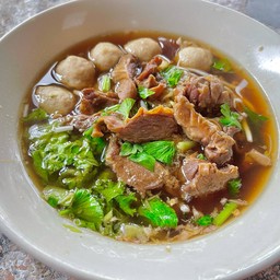 ก๋วยเตี๋ยวหมูตุ๋น