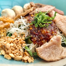 เส้นหมี่แห้งหมู