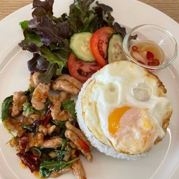 ข้าวกะเพราหมู ไข่ดาวอารมดี