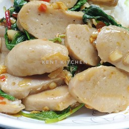 กับข้าวกะเพราลูกชิ้นเนื้อ