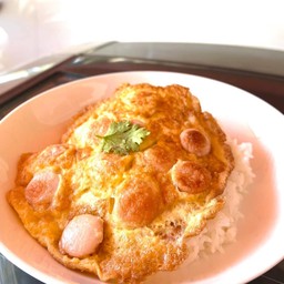 ข้าวไ่ข่เจียวไส้กรอก_ไข่ไก่2ฟอง