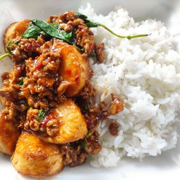 กะเพราเต้าหู้ไข่