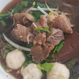 ก๋วยเตี๋ยวหมูตุ๋นน้ำใส