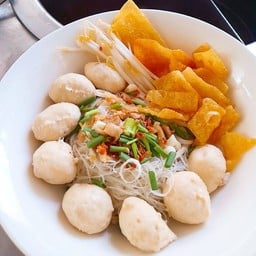 แห้งลูกชิ้นหมูล้วน