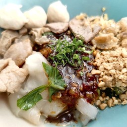 เส้นใหญ่แห้งหมู