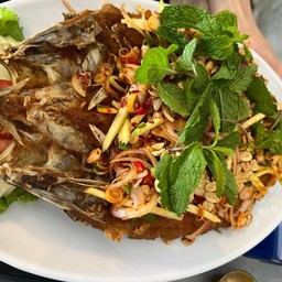 ปลากะพงทอดน้ำยำ