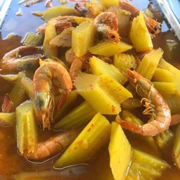 แกงส้มกุ้งมะละกอ