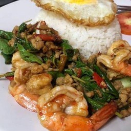 [อร่อยซ่ากับโค้ก] ข้าวกะเพราหมูสับกุ้ง-ไข่ดาว +  โค้ก ออริจินัล (กระป๋อง)