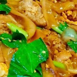 ผัดซีอิ้ว-เส้นใหญ่-