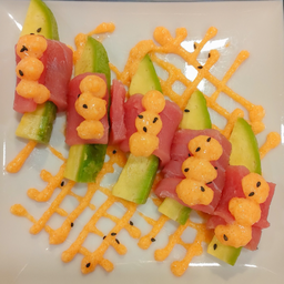 ทูน่าอะโวคาโดซอสไข่กุ้ง