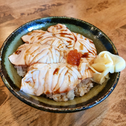 ข้าวหน้าแซลมอนเบิร์น