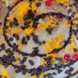 แป้งวนิลา ฝอยทอง + ช็อคไรซ์(เกล็ดสีน้ำตาล) +เยลลี่แดง