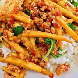 ข้าวหน่อไม้หมู