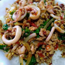 ข้าวกะเพราหมูหมึก