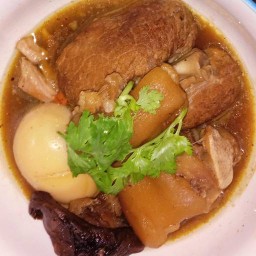 ขาหมูตุ๋นครัวคุณหน่อย