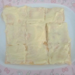 โรตีใส่ไข่+แยมวานิลลา(ตัดชิ้นใส่กล่อง)