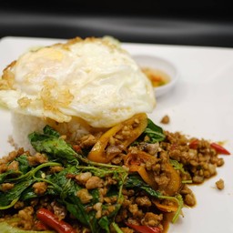 ข้าวผัดกะเพรา