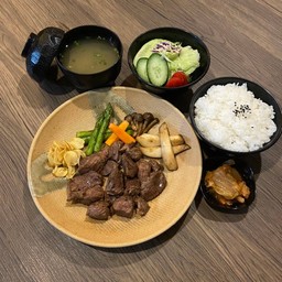 ชุดสเต็กเนื้อสันใน