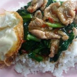 คะน้าหมูชิ้นราดข้าว+ไข่ดาว