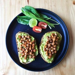 Avocado With Chickpea