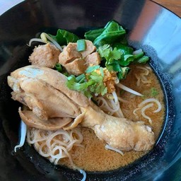 เตี๋ยวไก่ตุ๋นน้ำข้น