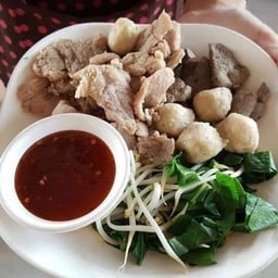 โรงเตี๊ยมนายเกรียง ตรงข้าม Cj โชคชัย