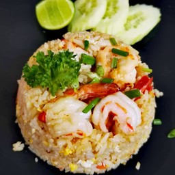8.ข้าวผัด กุ้ง + ไข่ดาวหรือไข่เจียว