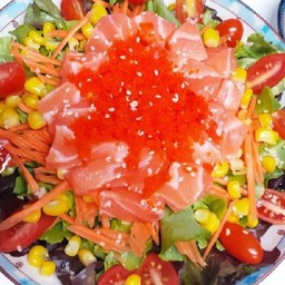 สลัดแซลมอนไข่กุ้งน้ำสลัดครีม