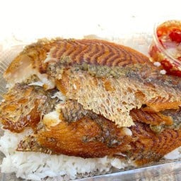 ข้าวไก่ต้มน้ำปลาคุณยาย