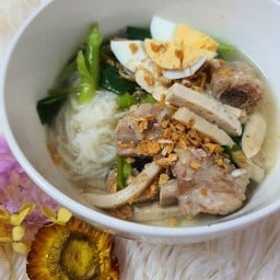 ปลายฝัน ก๋วยจั๊บญวนหมูนุ่ม(หมูตุ๋น)