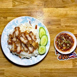 ข้าวหมูทอด โกโจ
