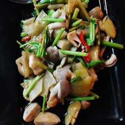 กระเพาะหมูผัดเกี้ยมฉ่าย