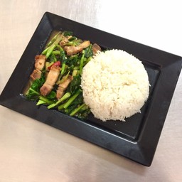 ข้าวราดคะน้า