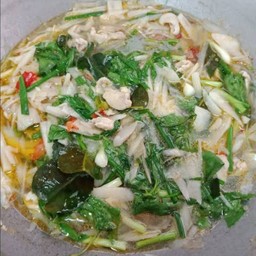 แกงไก่ใส่หน่อไม้ส้ม ( ดอง )