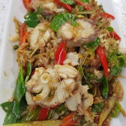 ฉลาม ผัดฉ่า