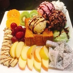 Mixed Fruits Toast 6 Scoops Size XL ผลไม้รวมขนาดใหญ่