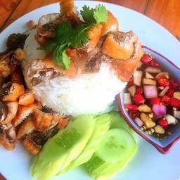 ข้าวปลาทอด เมี่ยงปลาทู (ร้านน้ำเงี้ยวแม่สาย) 1