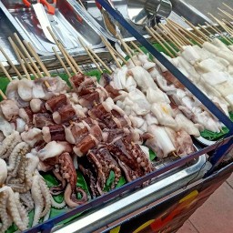 เบ็นเท็นหมึกย่างน้ำจิ้มซีฟู๊ดรสเด็ด เทศบาลสงเคราะห์1