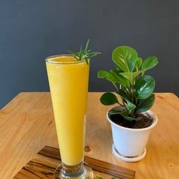 Mango Peanut Butter Smoothie